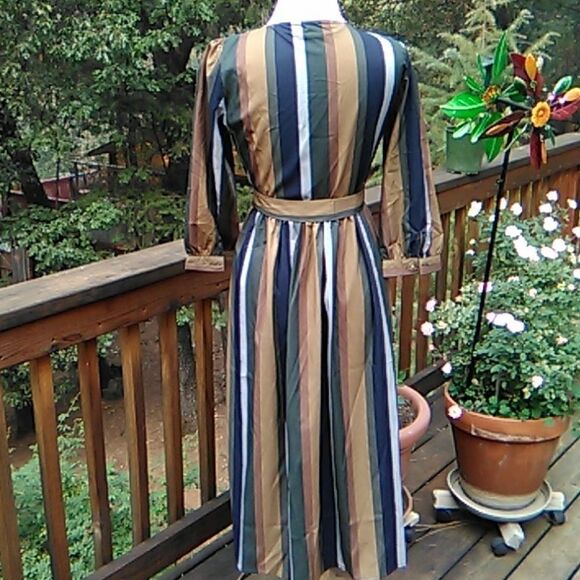 NWT Cufn Basic Striped Midi Dress - Picture 5 of 13